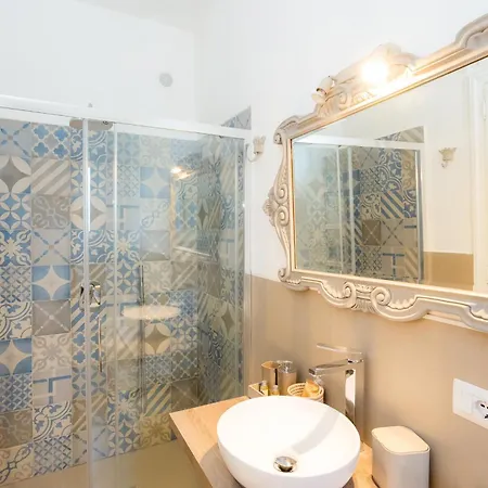 Rossella Вилла *